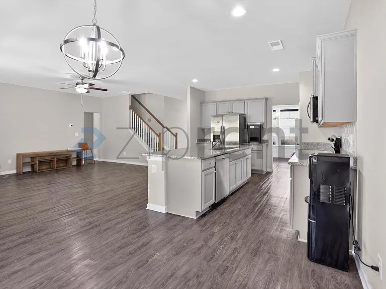 1360 NE Slaton Manor Dr — Photo 16