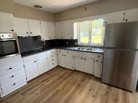 Kitchen- all new appliances