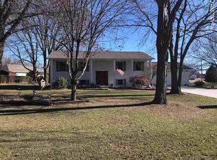 110 Rustic Lake Dr, Colona, IL 61241