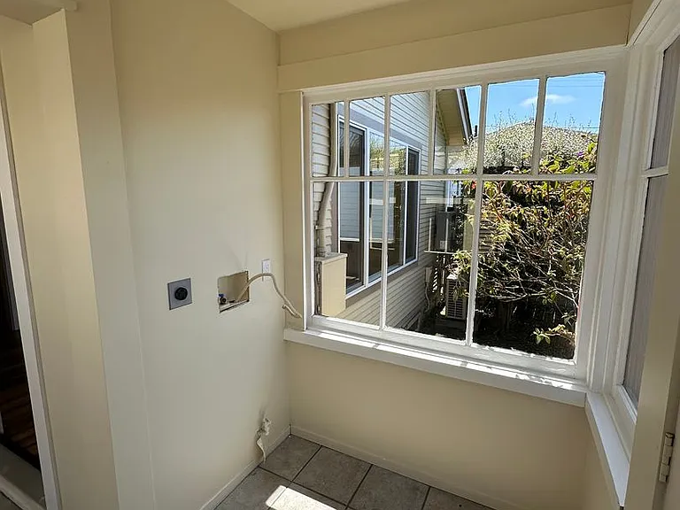 2025 I St — Photo 4