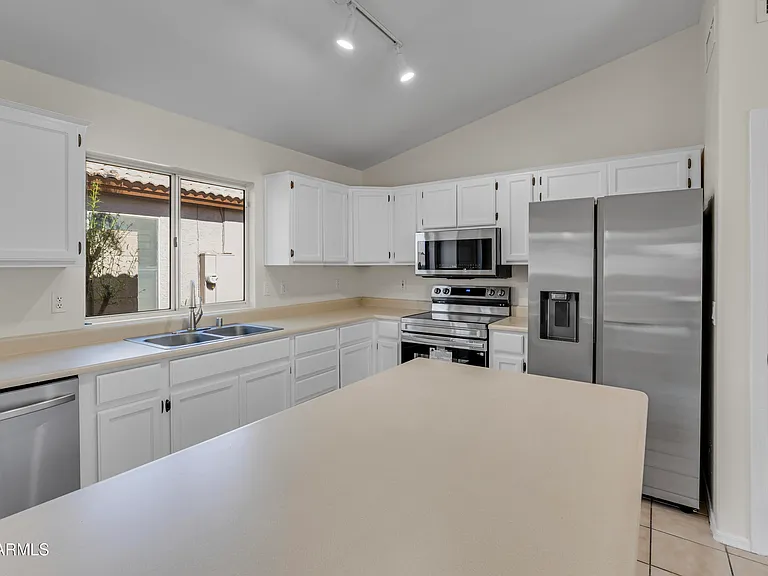 3321 W Gary Dr — Photo 8