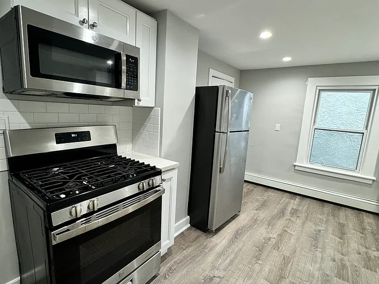 184 Forest St #2 — Photo 12