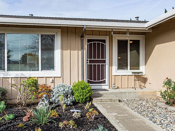 3rd image of 103 Rosewell Way