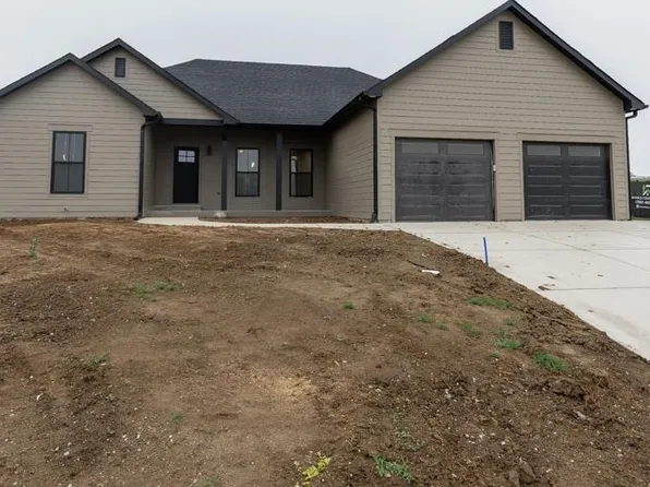 1968 Wheatland Valley Dr, Salina, KS 67401