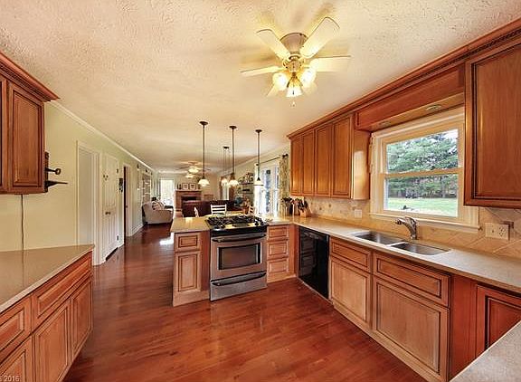 4th image of 1640 Glenheath Dr