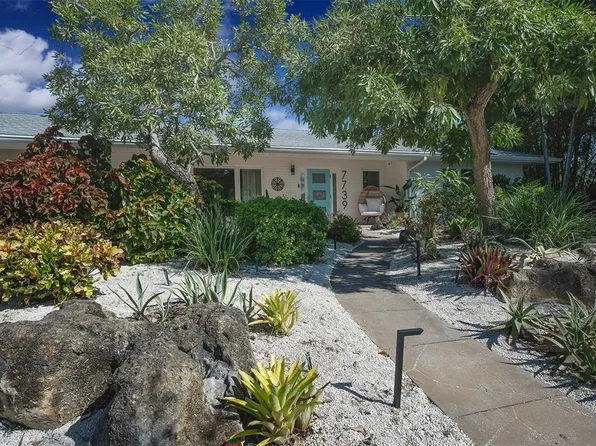 7739 Westmoreland Dr, Sarasota, FL 34243