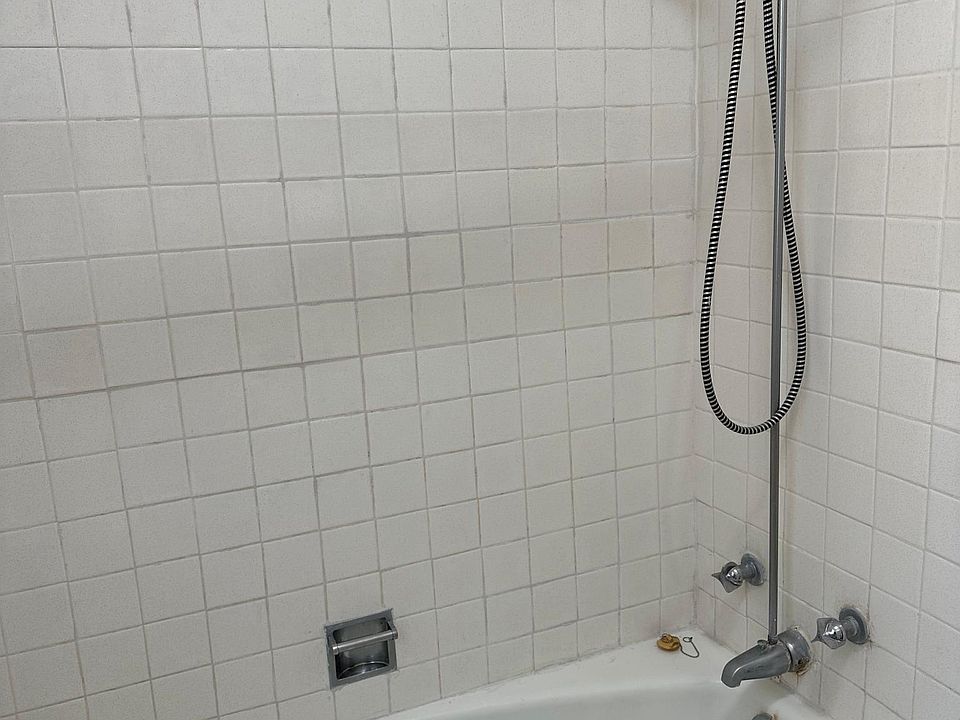 1st image of 2137 W Cornelia Ave APT 2W