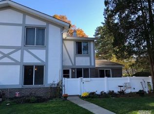 595 Blue Ridge Dr, Medford, NY 11763