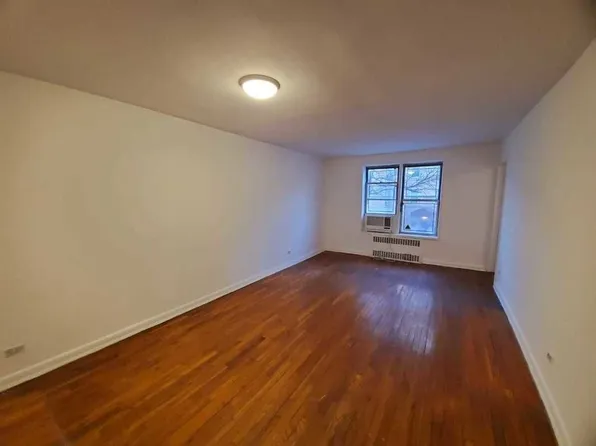 1350 East Fifth Street image 1 of 14