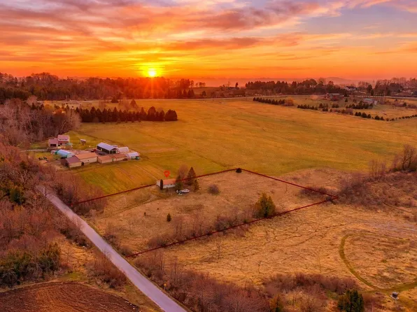E5121 Lovers Ln, Kewaunee, WI 54216