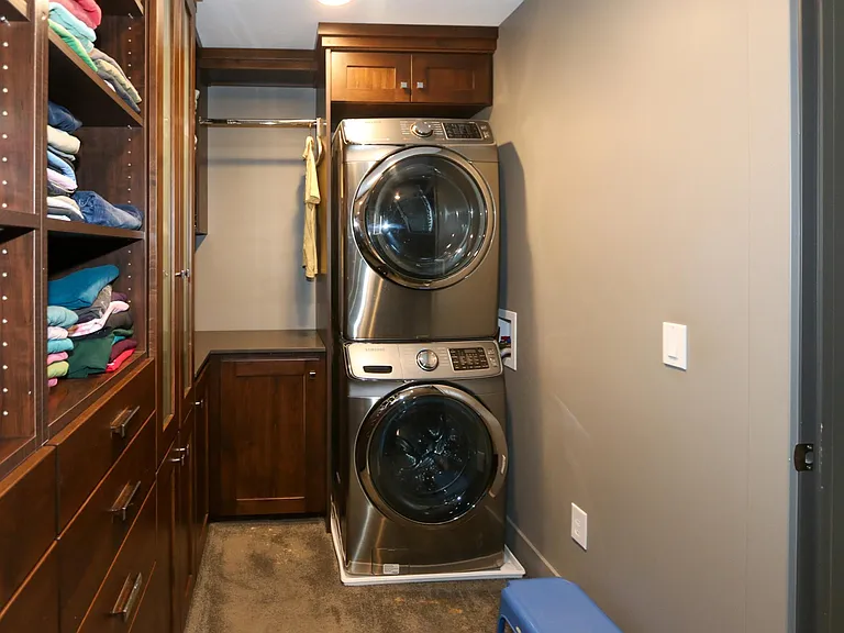 E Columbus Ct — Photo 20