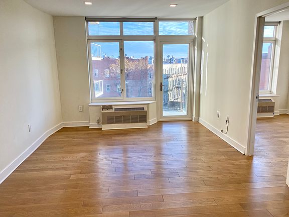 3rd image of 544 Manhattan Ave APT 5C