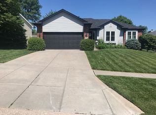7353 Canyon Rd, Lincoln, NE 68516