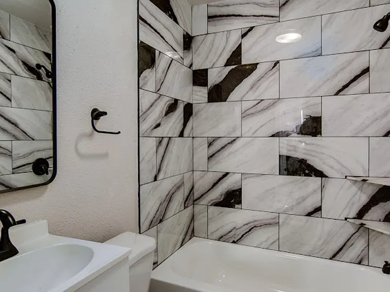2301 Pecan St — Photo 15