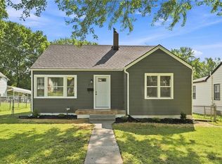 1355 S Pearl St, Independence, MO 64055