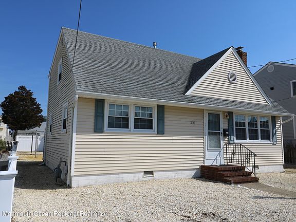 2nd image of 223 N 2nd St