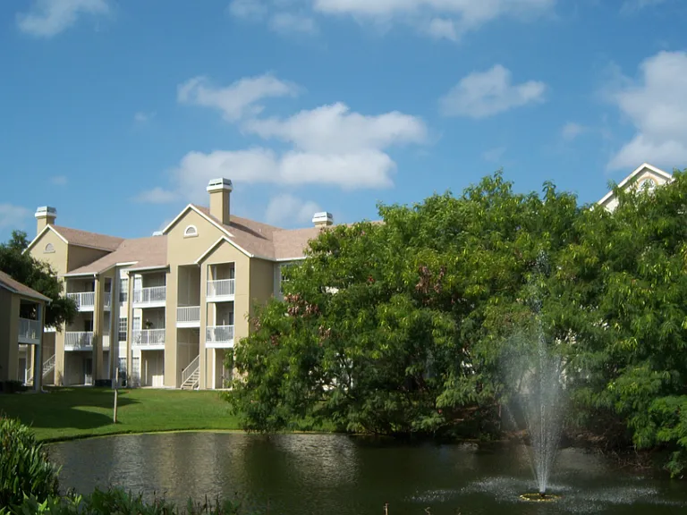 Lighthouse Bay Apartment Homes — Photo 18