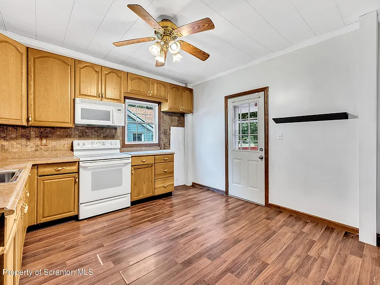 630 E Lackawanna Ave — Photo 8