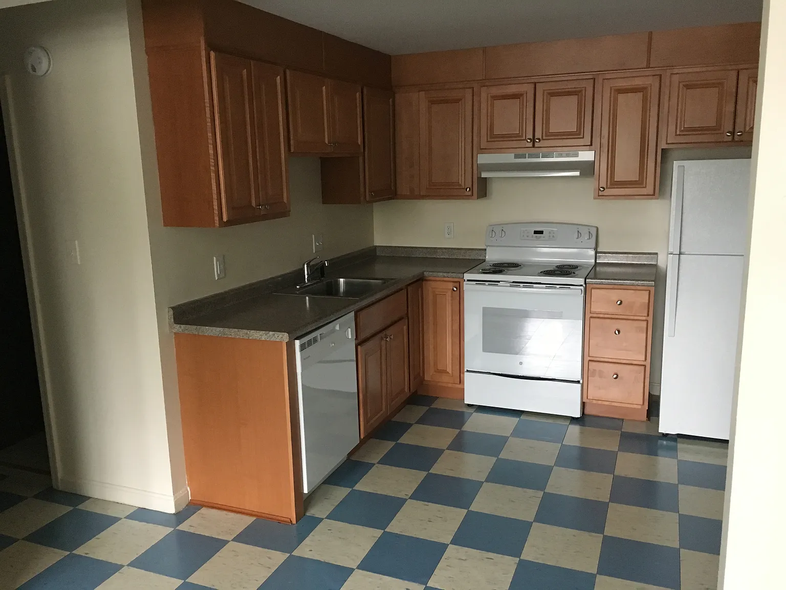 2 bed, 800 sqft, $1,800 — Photo 3