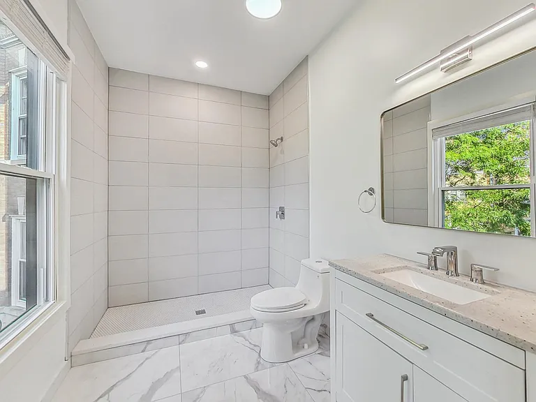 2037 N Spaulding Ave #2 — Photo 15
