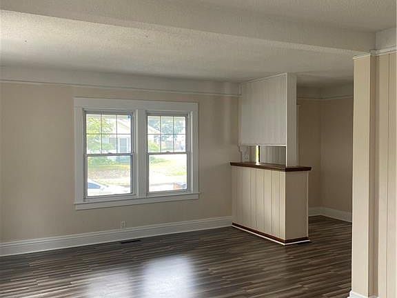 5th image of 707 Hampton Ave