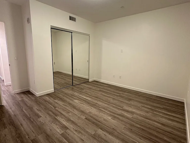 5327 Hermitage Ave — Photo 10