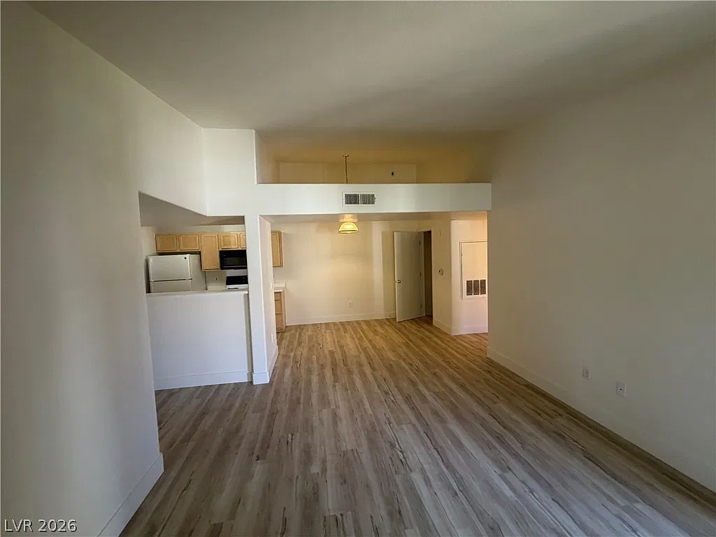 2 bed, 2.0 bath, 921 sqft, $1,495 — Photo 3