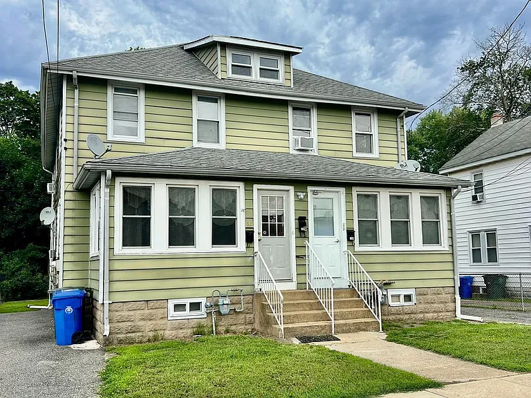 25 College Ave #B — Photo 2