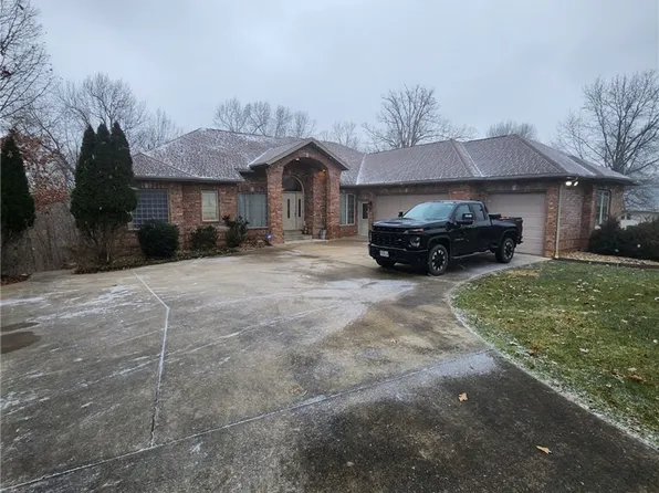 301 Fawn Meadows Dr, Linn Creek, MO 65052