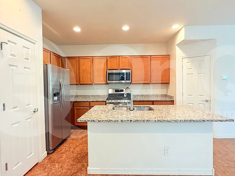 3706 S 57th Ln — Photo 5