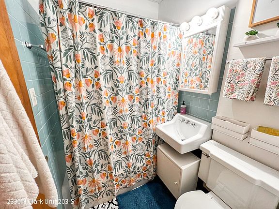 5th image of 2330 N Clark St #32-301N