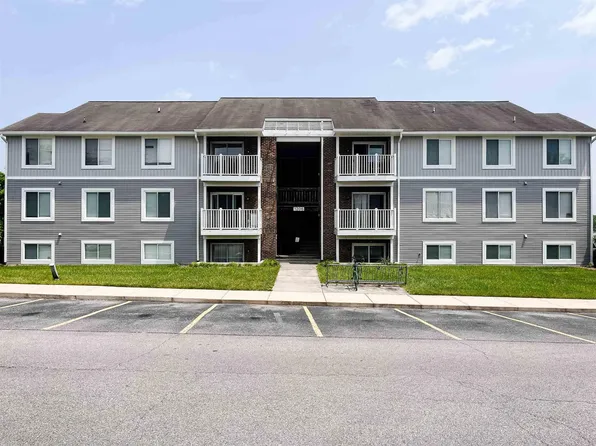 1206 University Ter APT B, Blacksburg, VA 24060