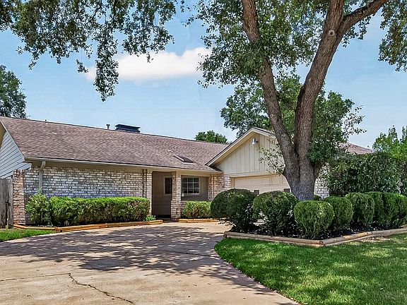 2nd image of 15814 Boulder Oaks Dr