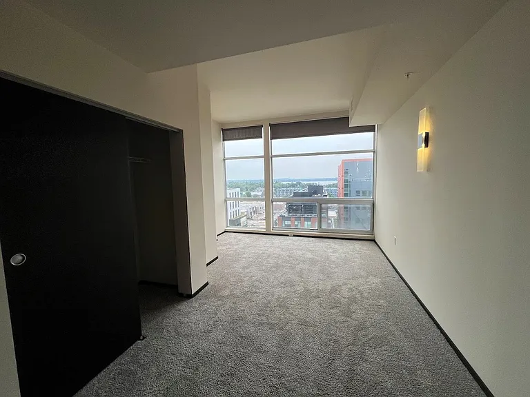 Galaxie High Rise Apartments — Photo 169