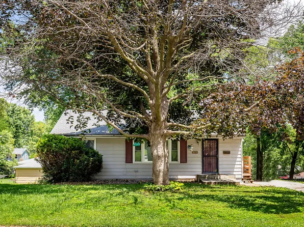832 E Lacona Ave, Des Moines, IA 50315
