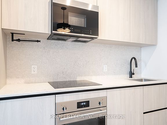 3rd image of 108 Peter St #3203