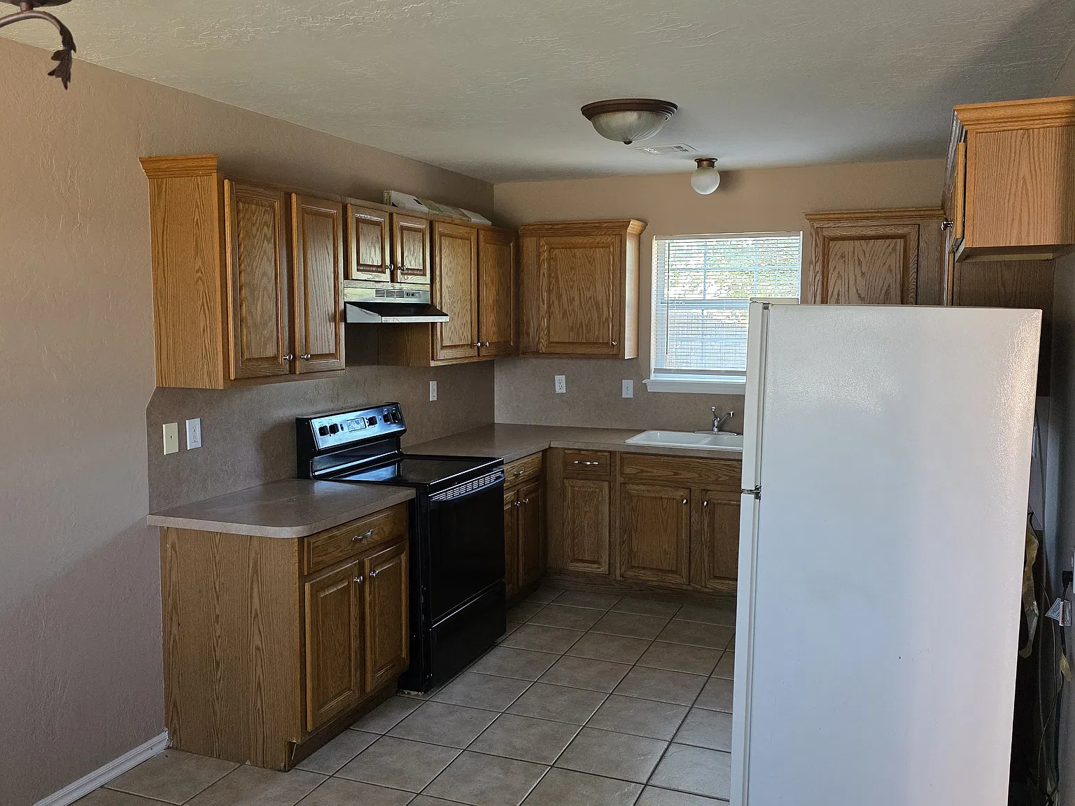 3 bed, 2.5 bath, 1469 sqft, $1,600 — Photo 4