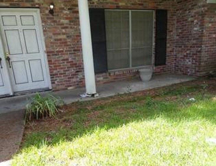 1st image of 1867 Longwood Dr