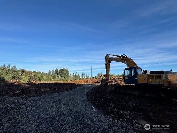 3rd image of 380 Hawkins Road