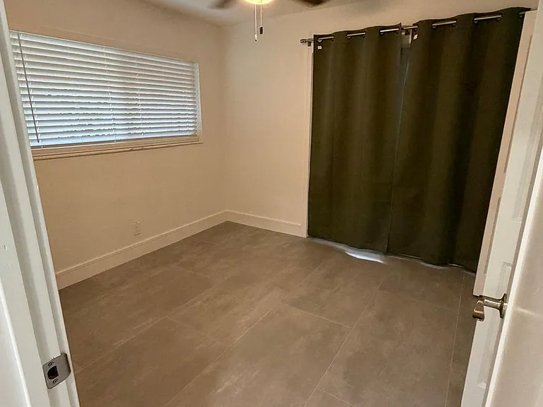 1133 NE 16th Ave #10 — Photo 13