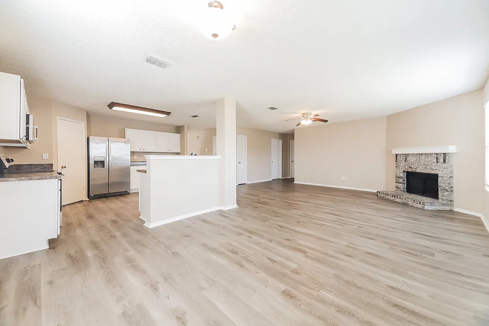 5 bed, 3.0 bath, 3566 sqft, $2,785 — Photo 4