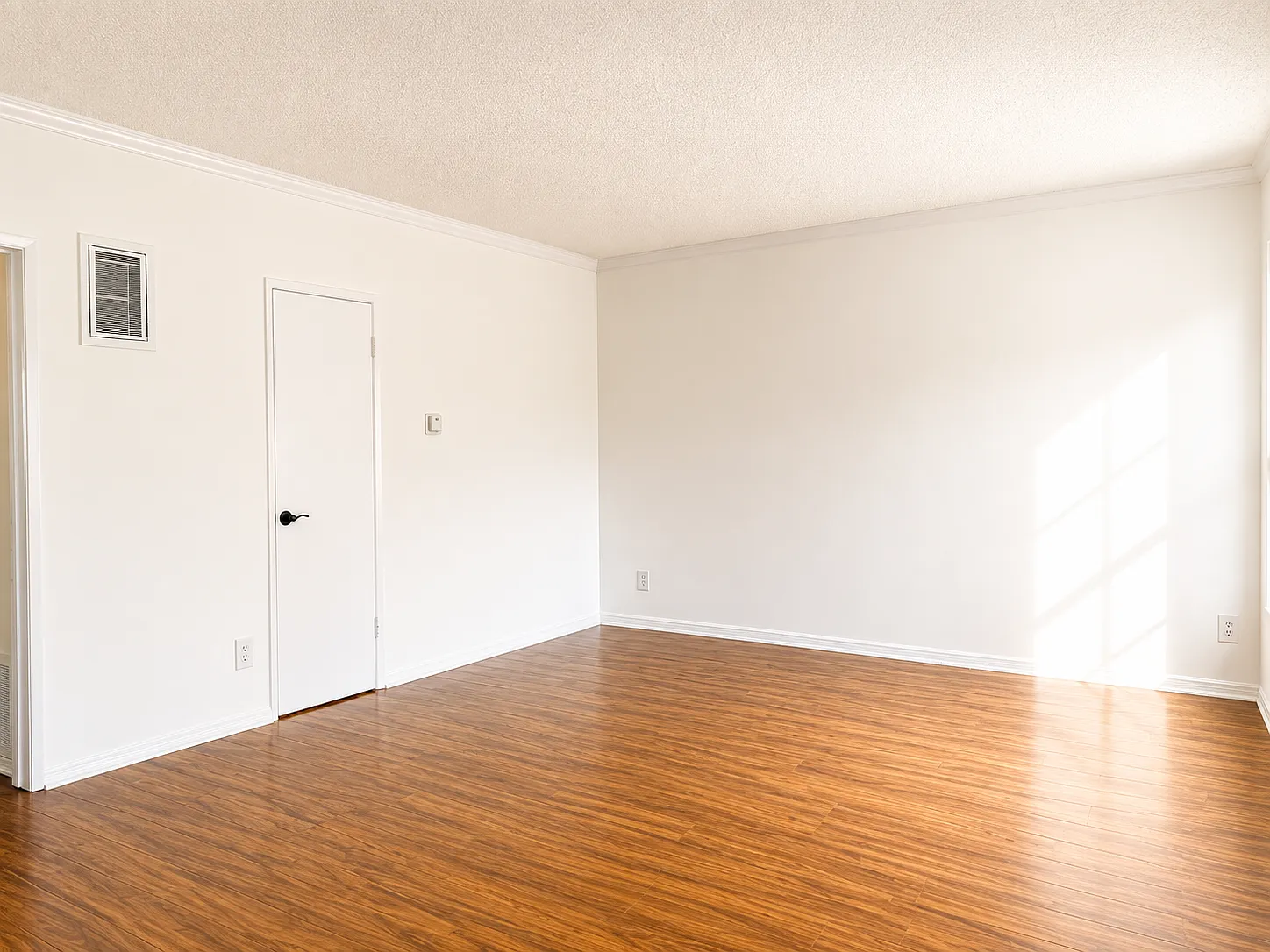 2 bed, 1000 sqft, $2,895 — Photo 2