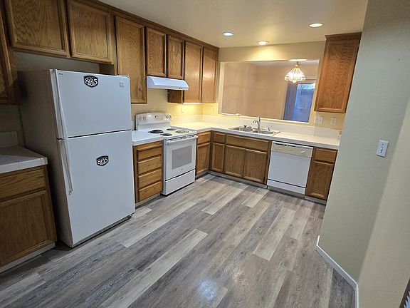 5th image of 1748 Nandina Ct