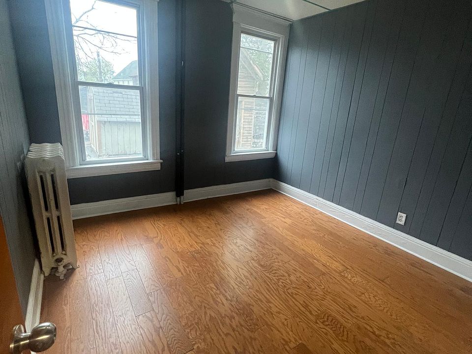 2nd image of 912 Lansing St Floor 1