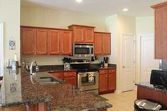 5th image of 1207 Stratford Ct S