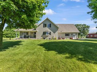 W2336 Bakertown Dr, Sullivan, WI 53178