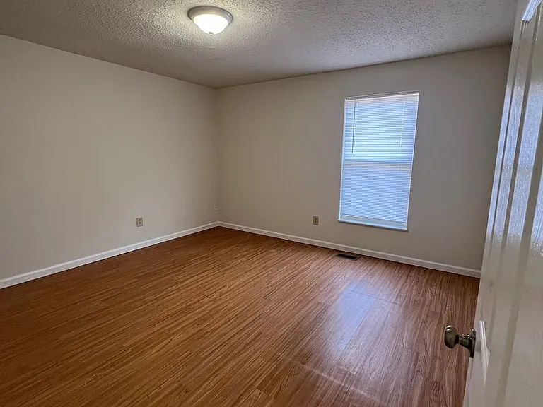 602 Bristol Ct — Photo 12