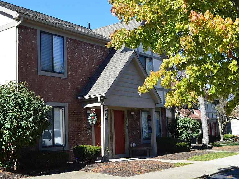 Woodridge Apartments — Photo 13