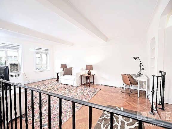 4th image of 10 W 74th St APT 5C