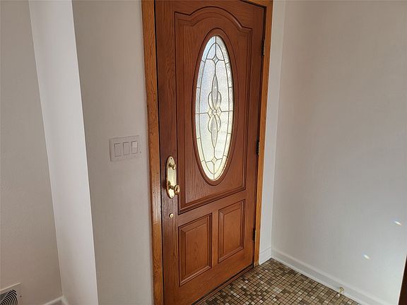 3rd image of 4637 Radcliffe Blvd